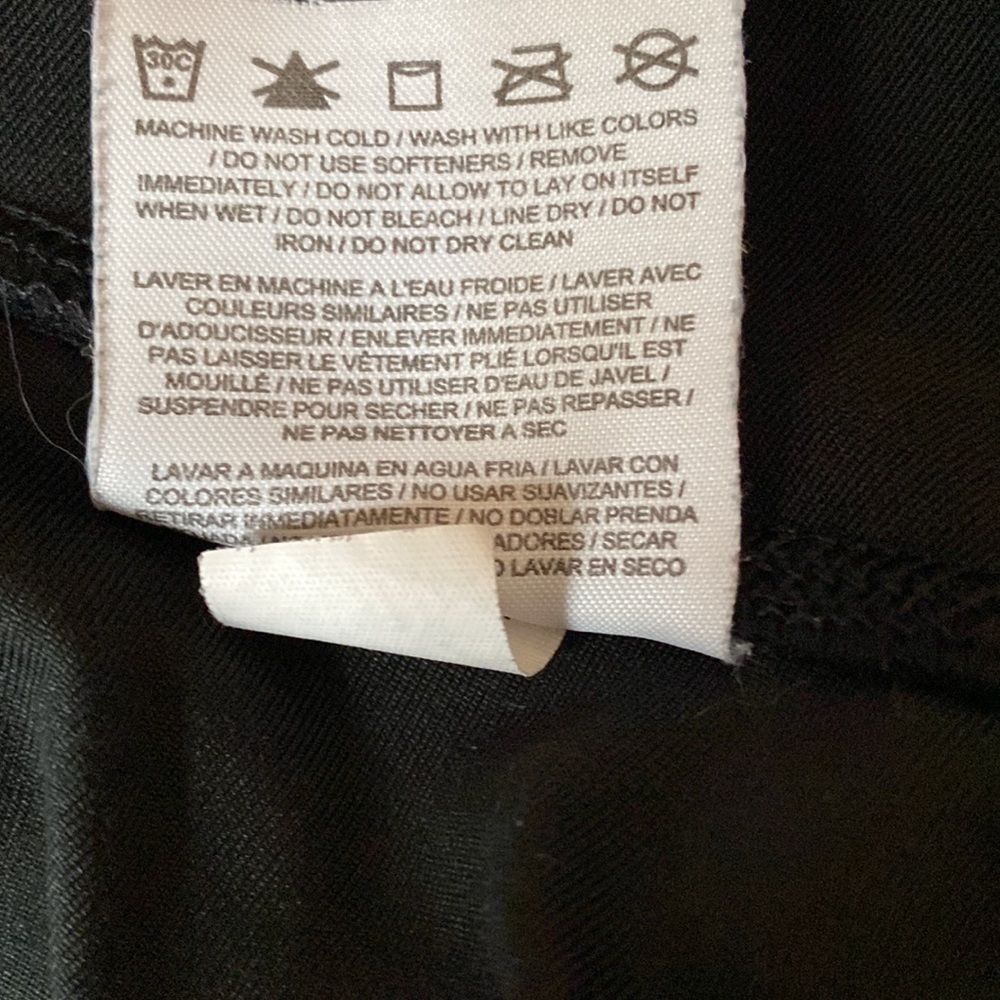 Nike capris. Inseam approximately 18/19”. Size S
C - Picture 6 of 6
